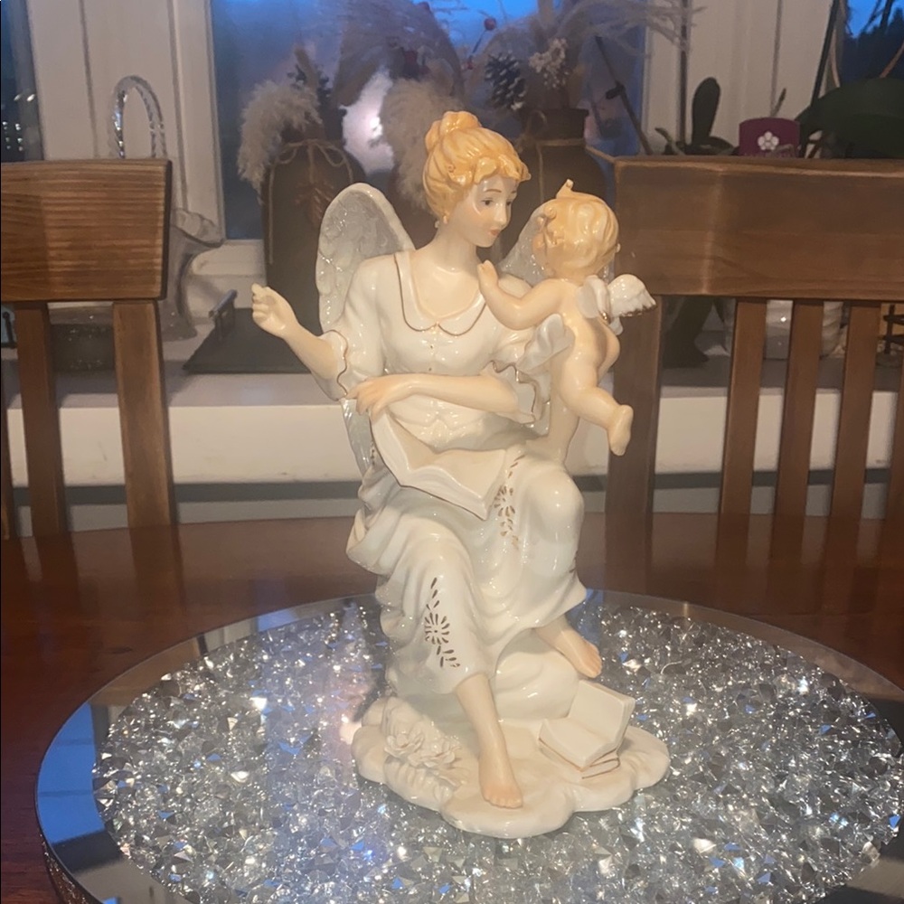Elegant Cream and White Sculpture Art Piece cherub and 😇 Angel